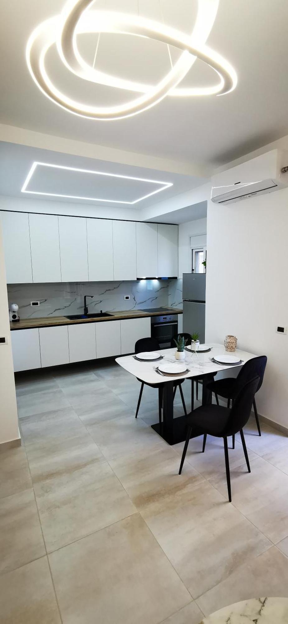 Duplex Lungomare Suites Vlore Ngoại thất bức ảnh