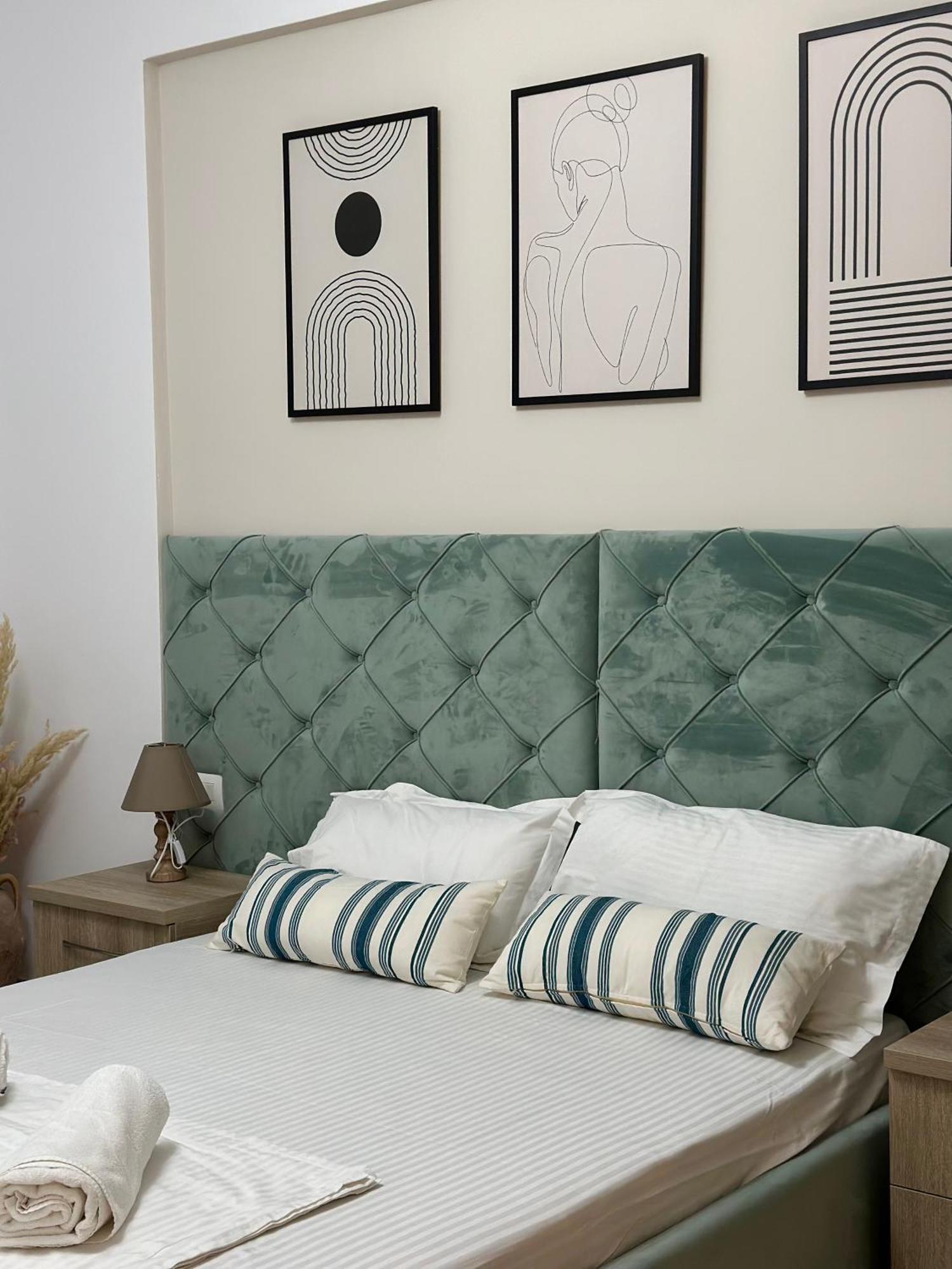 Duplex Lungomare Suites Vlore Ngoại thất bức ảnh