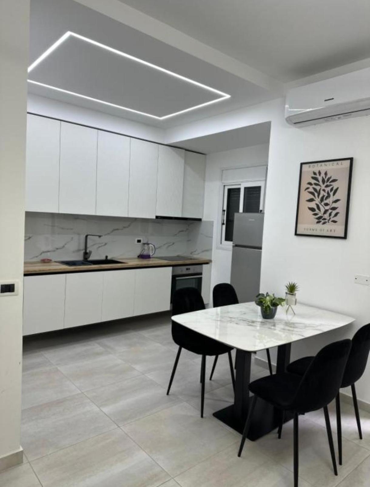 Duplex Lungomare Suites Vlore Ngoại thất bức ảnh